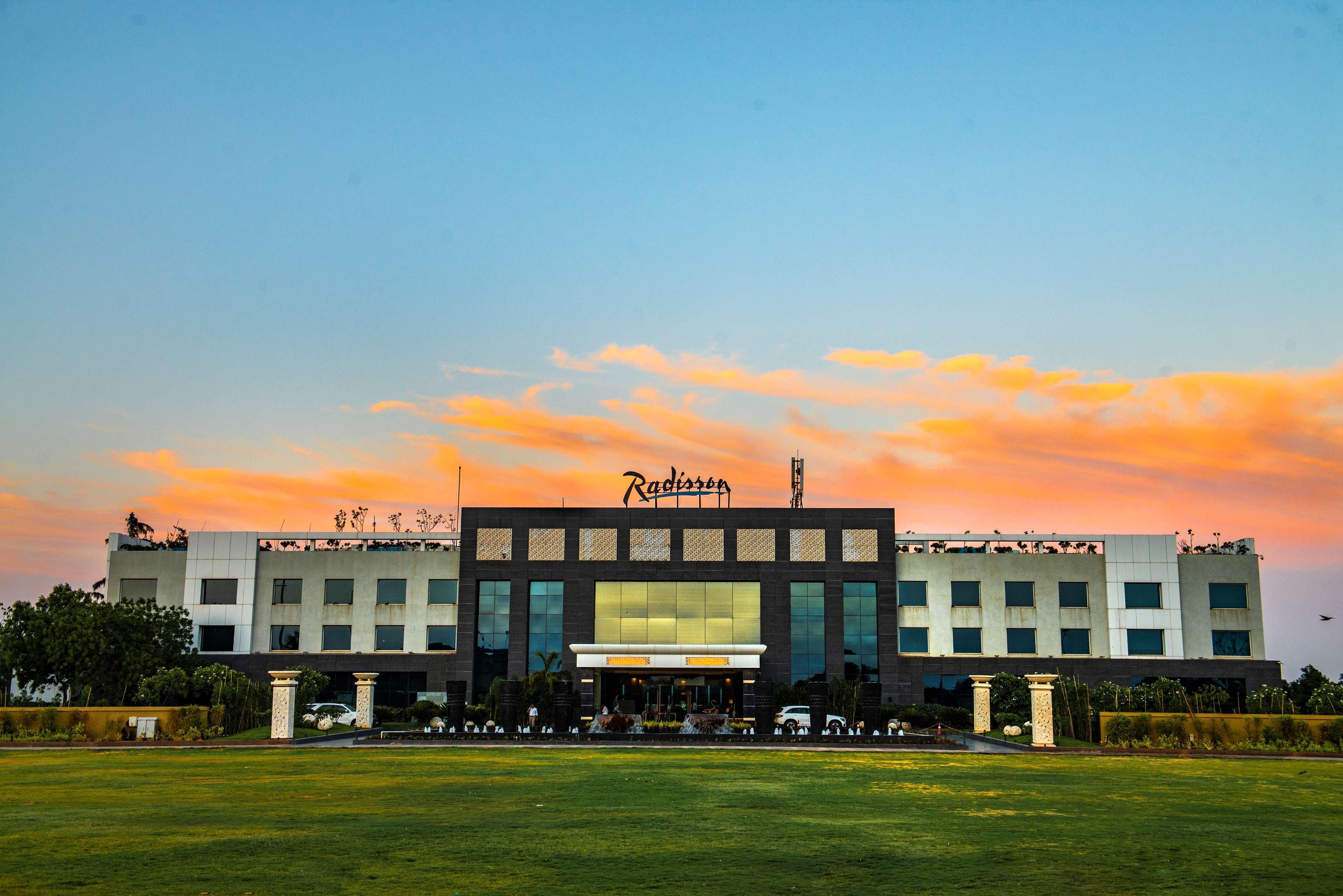 Radisson Resort & Spa Kandla Gāndhīdhām Esterno foto